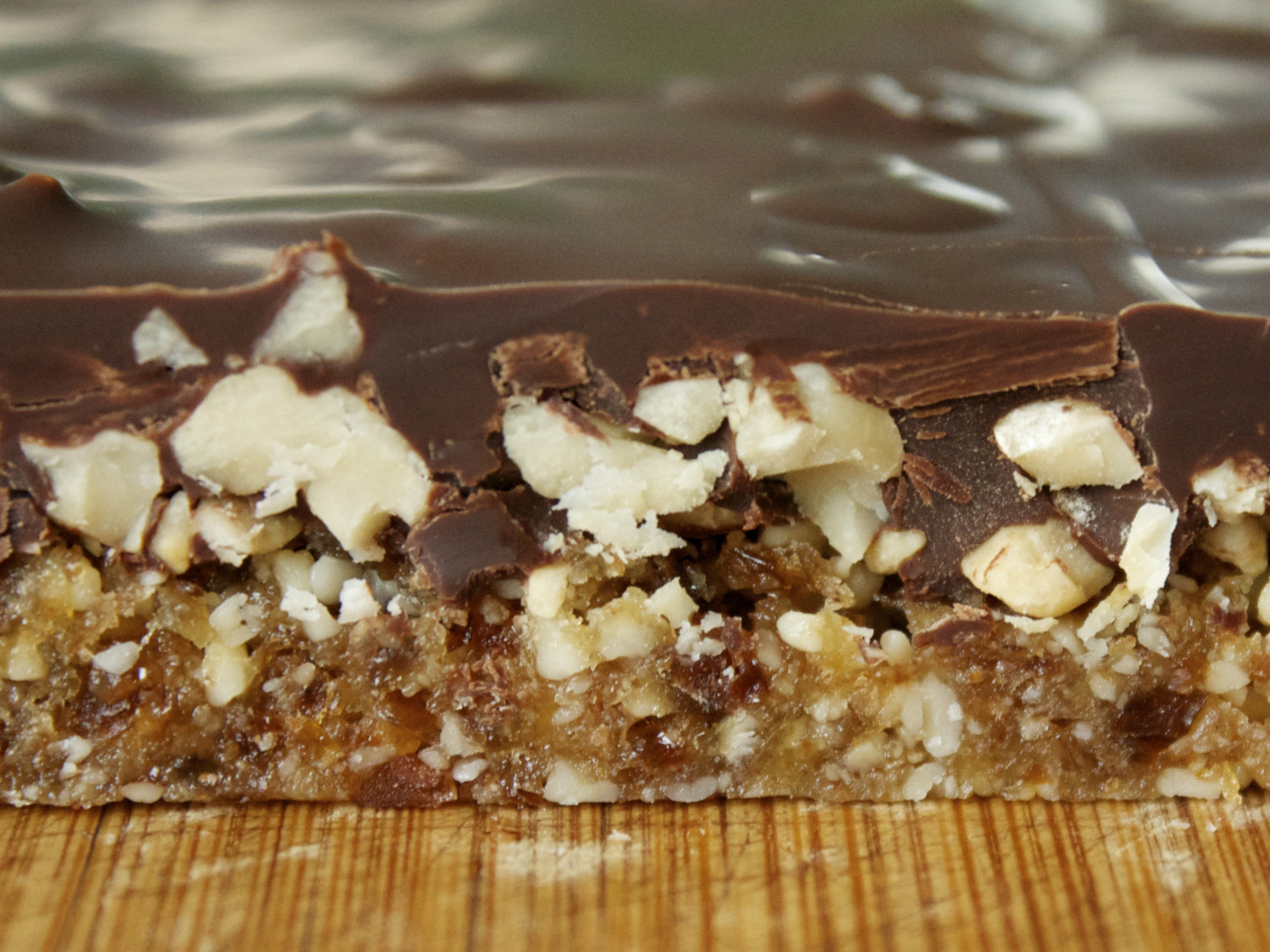 Homemade Snickers: Rezept für Schokolade-Erdnuss-Riegel