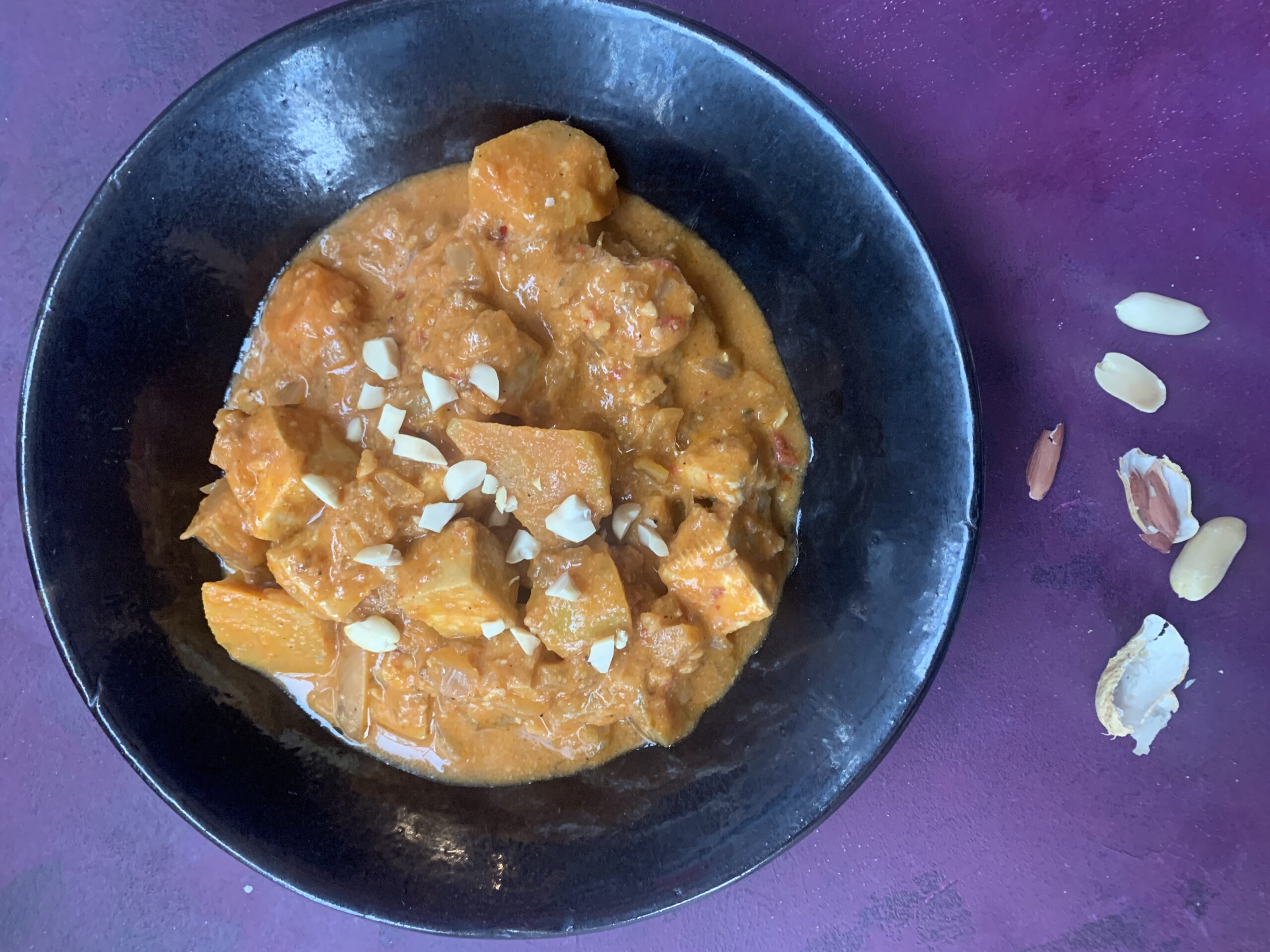 Eintopf mit Erdnüssen, Ingwer und Chili