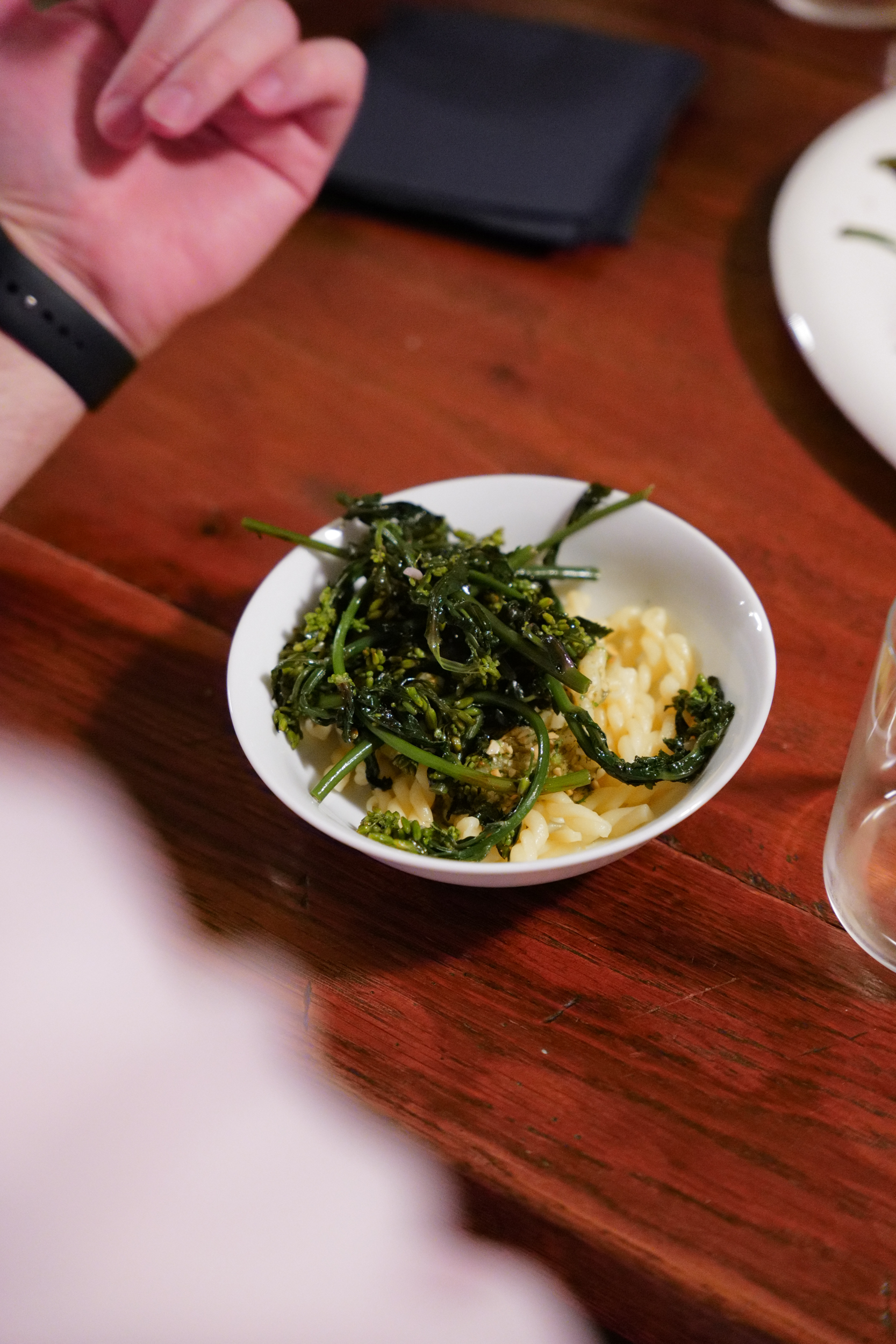 Kalettes-Spargeln gedünstet, auf Pasta, am Kaiserhappening im Hamburg. Fotografie: Oliver Wagner/Kaiserhappen