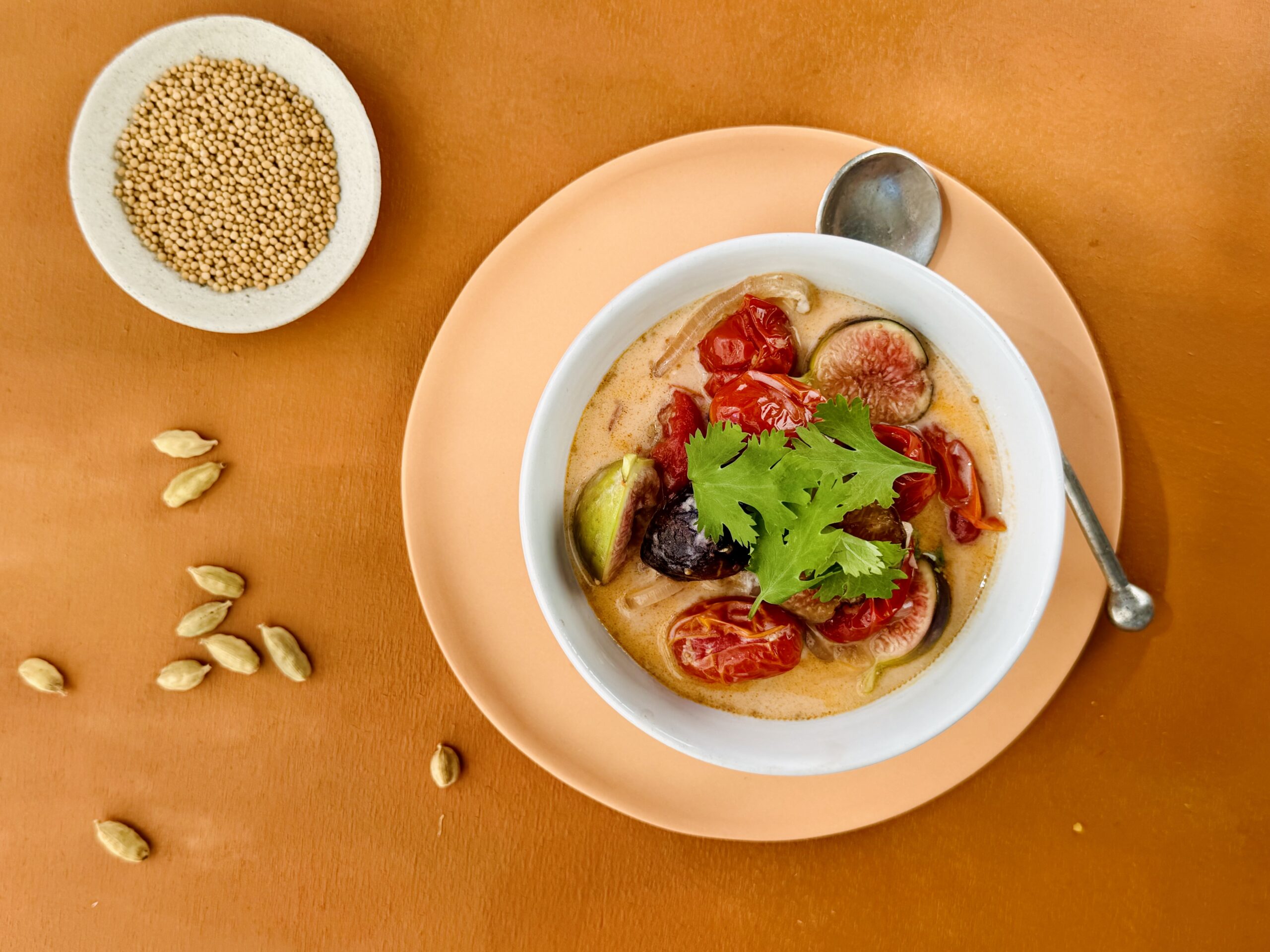 Curry mit Feigen und Tomaten